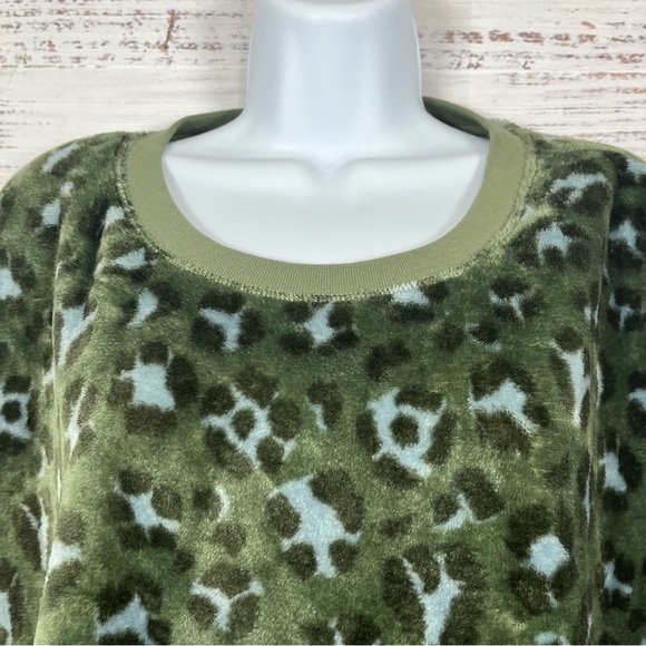 Aerie Green Cheetah Print Fleece Long Sleeve Loungewear Top - Picture 2 of 12
